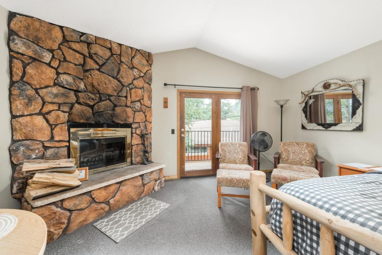 אסטס פארק 4 Seasons Inn On Fall River מראה חיצוני תמונה